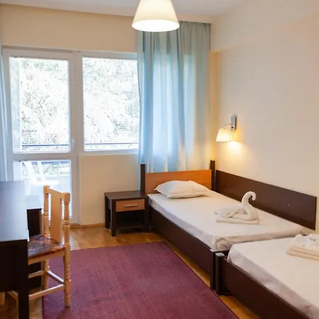 Hotel Adis