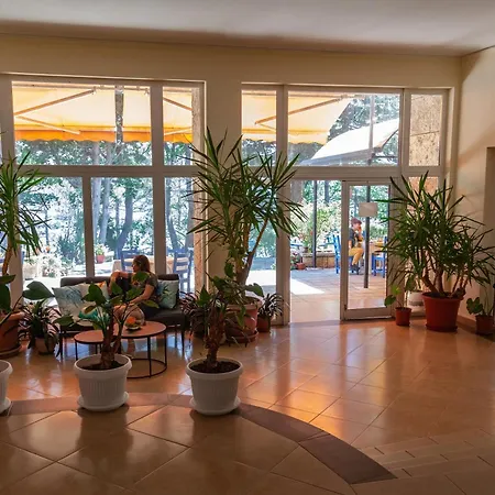 Adis Hotel